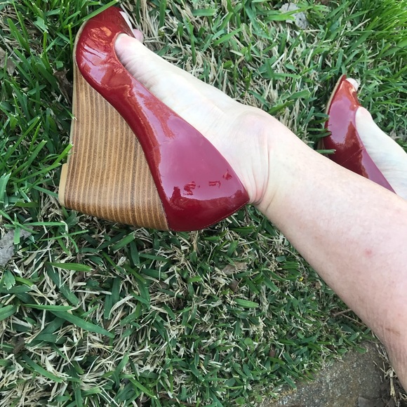 Steve Madden 8.5 Red Peep Toe Wedge - Picture 4 of 10